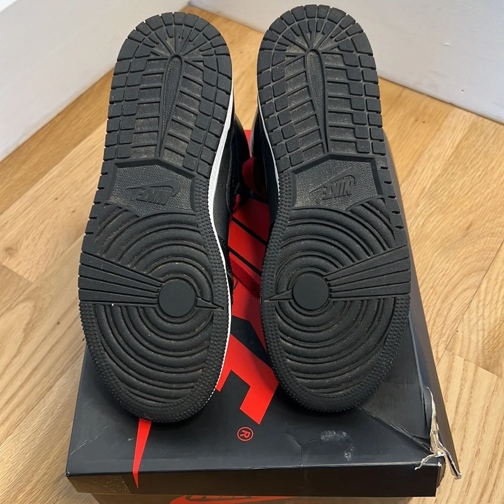 Nike Air Jordan 1 Retro High OG Black Gym Red White GS Size 4Y